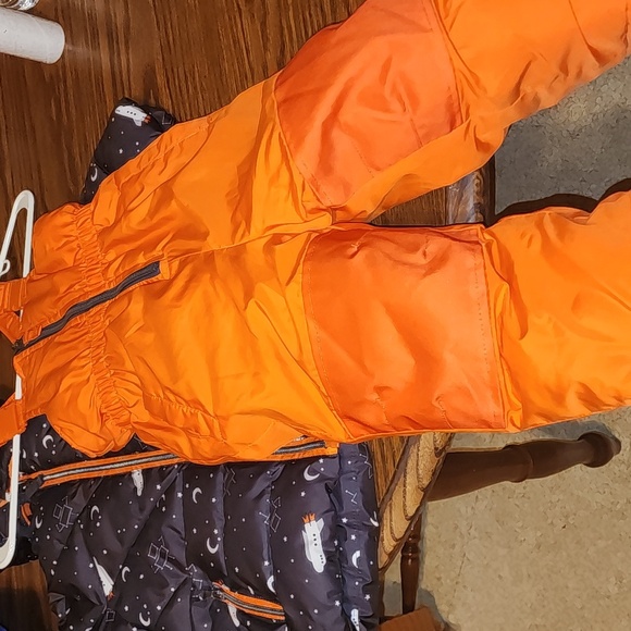 Wippette Snowsuit Size 2T - Picture 7 of 9